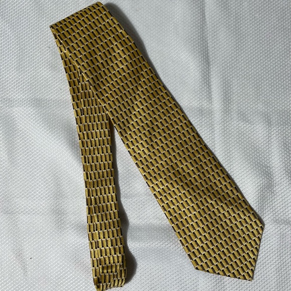 Umberto bossi toma Milano Italy  handmade silk gold and black tie - Picture 1 of 3